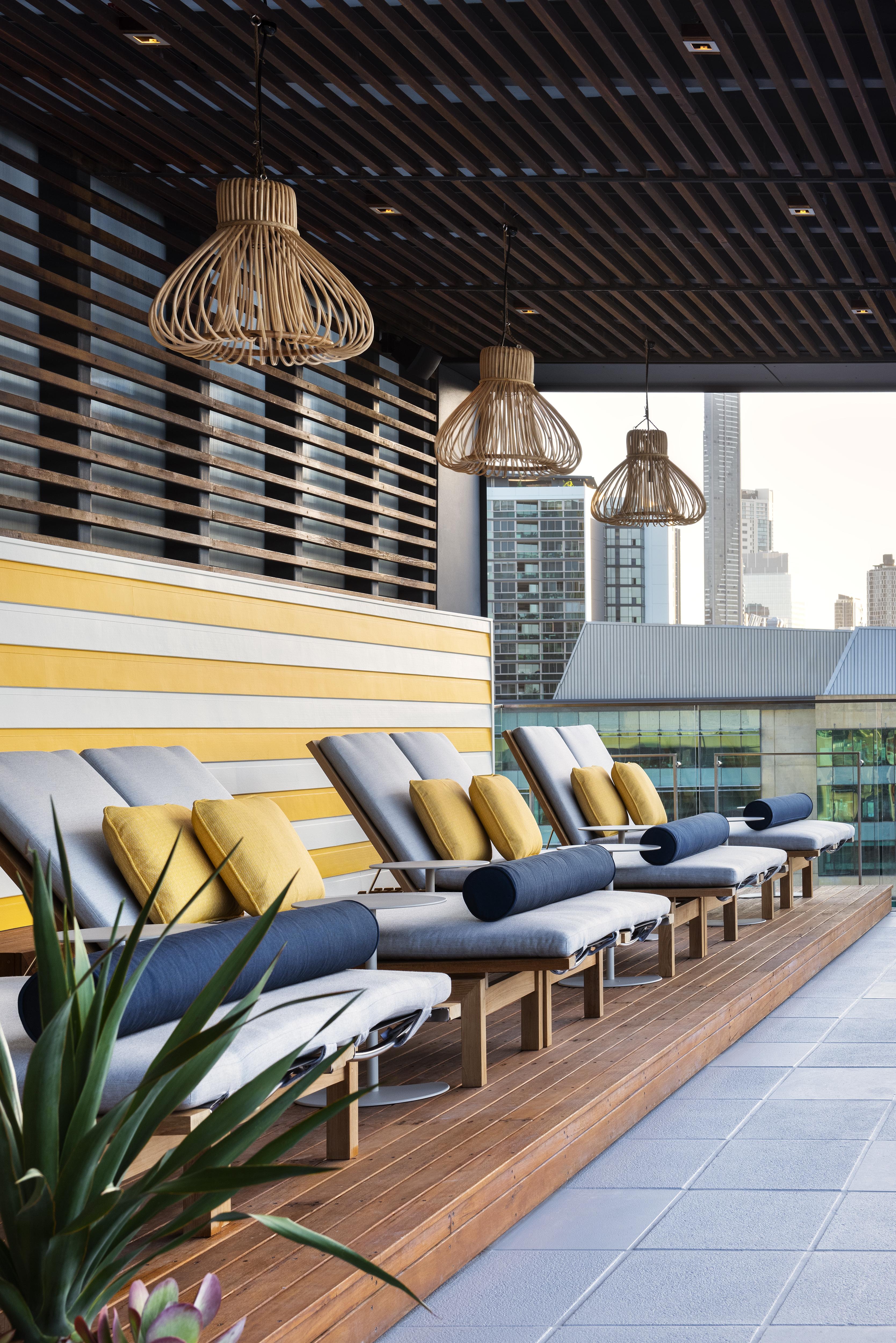 Ovolo The Valley Брісбен Екстер'єр фото The rooftop pool at the Hotel Indigo Houston Downtown