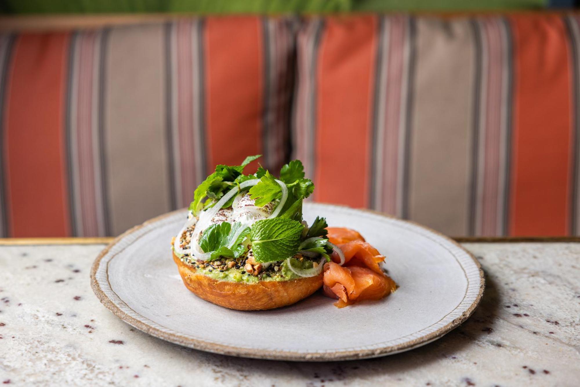Ovolo The Valley Брісбен Екстер'єр фото Avocado and salmon bagel