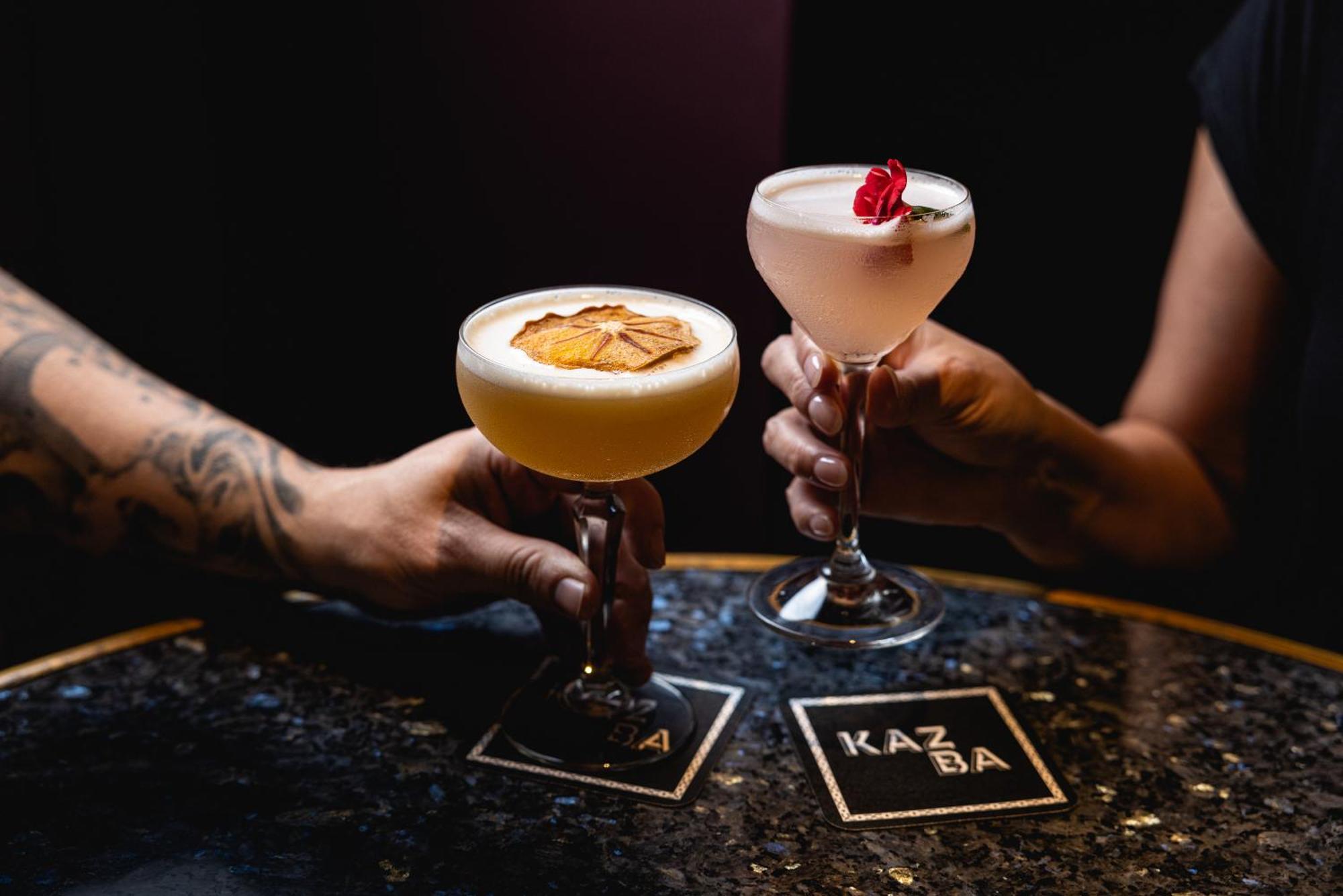 Ovolo The Valley Брісбен Екстер'єр фото Two cocktails at KAZEA