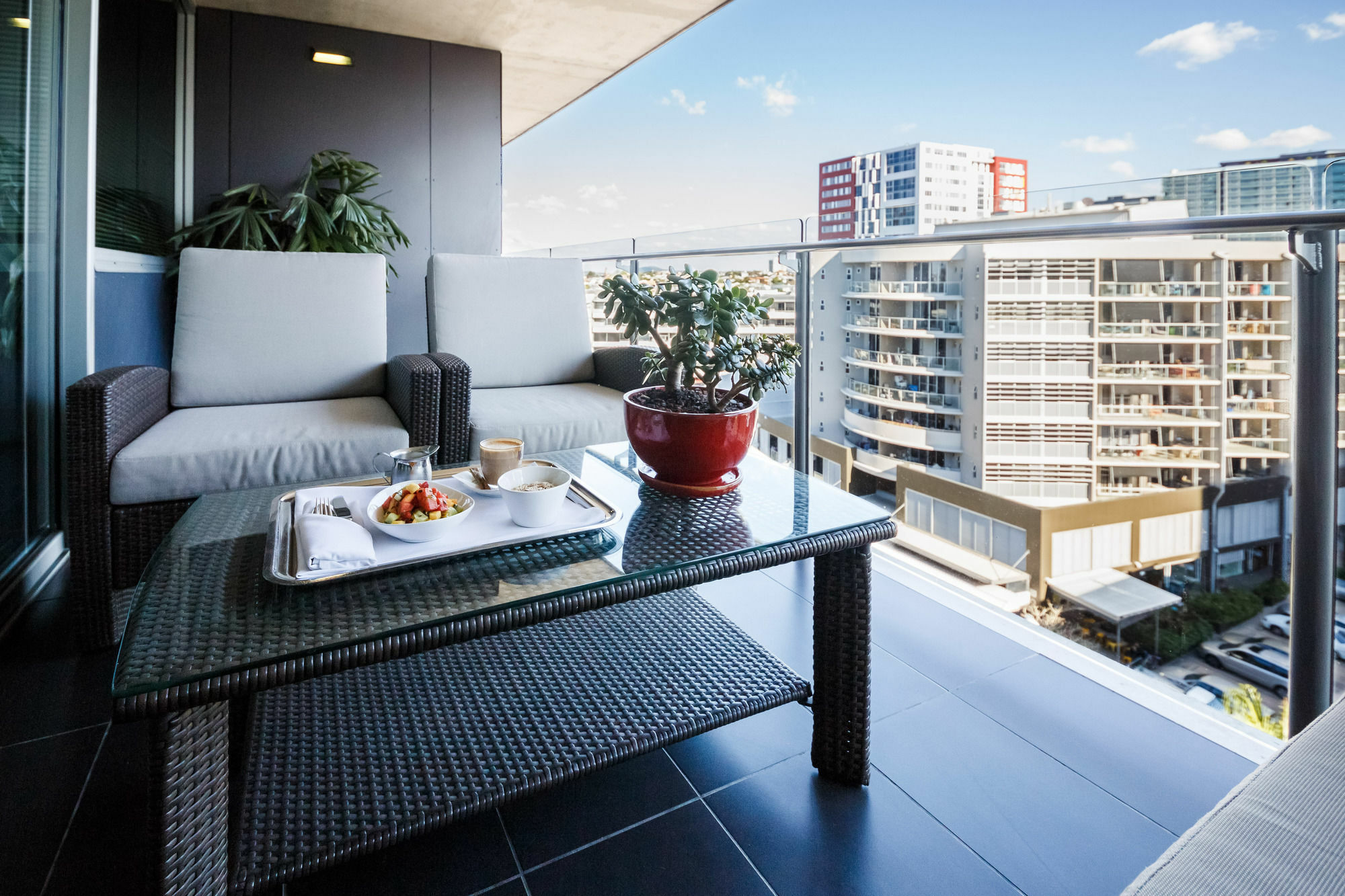 Ovolo The Valley Брісбен Екстер'єр фото A balcony