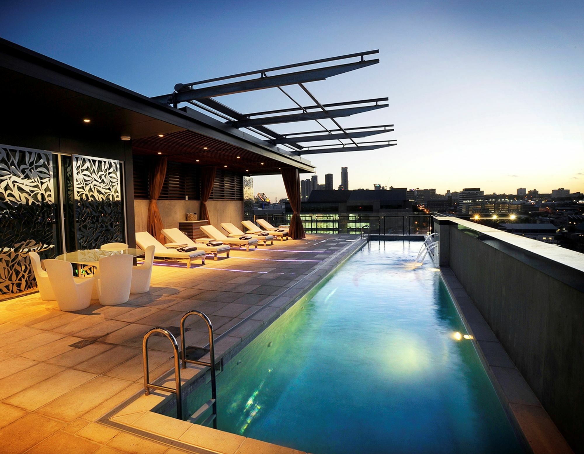 Ovolo The Valley Брісбен Екстер'єр фото Rooftop pool at the hotel